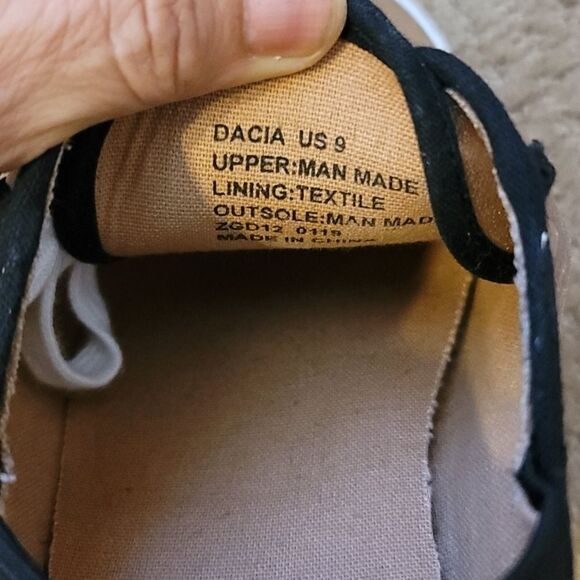 - Bebe dacia shoes size 9 - Picture 7 of 7